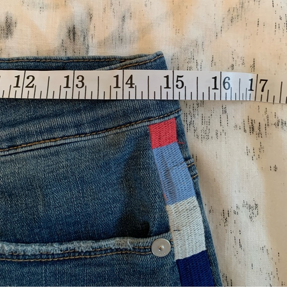 3/$20 BlankNYC The Astor jean cut off shorts accent embroidery size 27 Like new - Picture 8 of 11